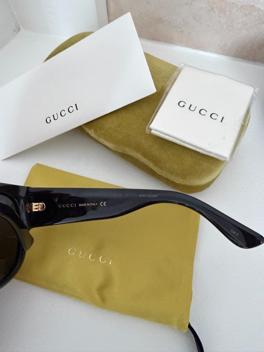 New Gucci Black and Gold Oversized Square Sunglasses. Authentic. GG0142SA - Picture 6 of 10